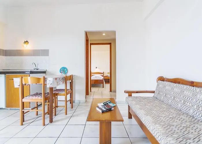 Yiannis ηotel 아파트호텔 Foiníkion