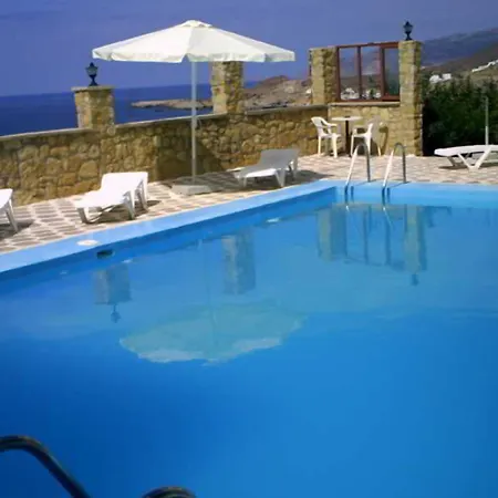 Yiannis ηotel Foinikion