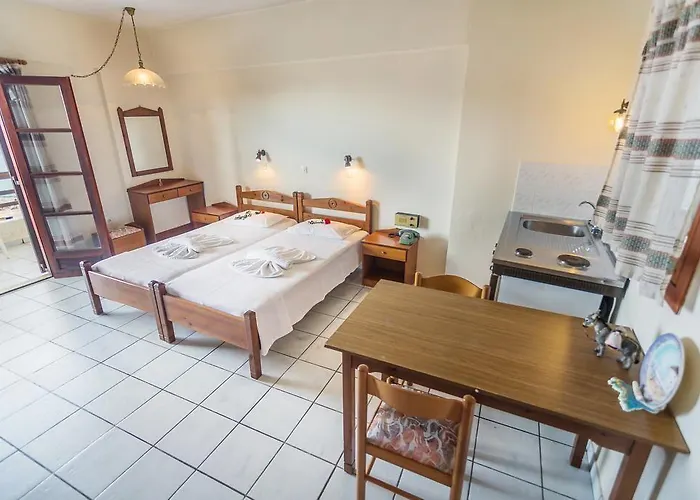 Yiannis ηotel 2* Foinikion